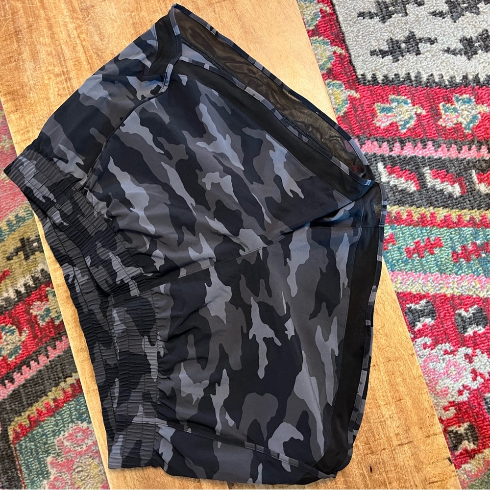 COPY - Athleta Camouflage Athletic Shorts size large.